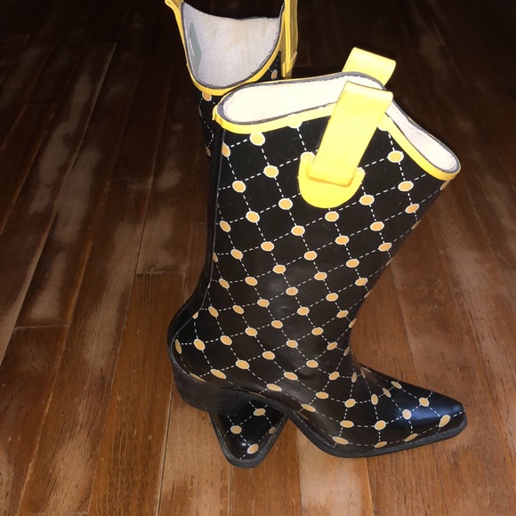 Stadium stompers - Picture 4 of 6